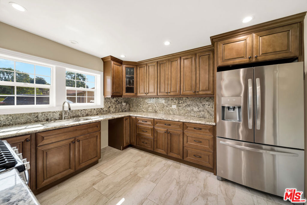 1168 E Lexington Street