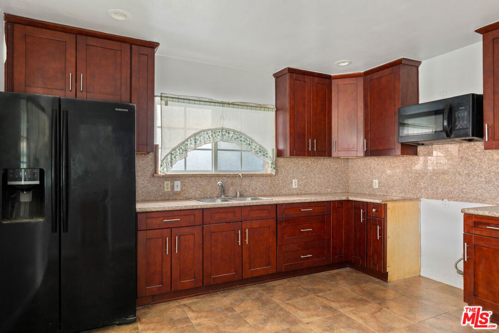 10057 Tujunga Canyon Boulevard