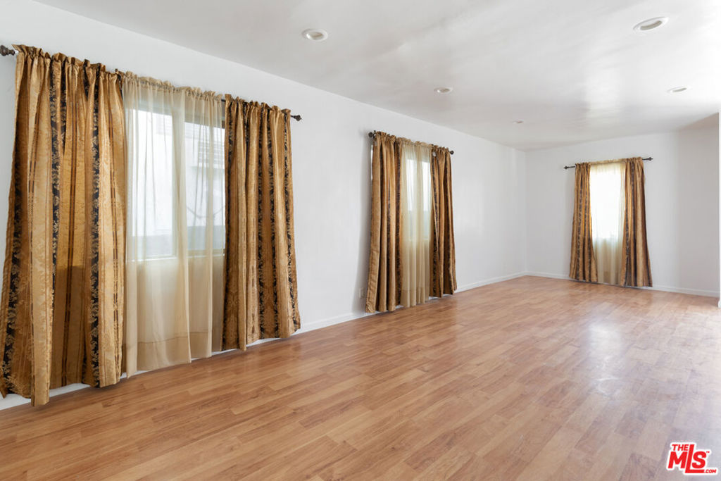 10057 Tujunga Canyon Boulevard