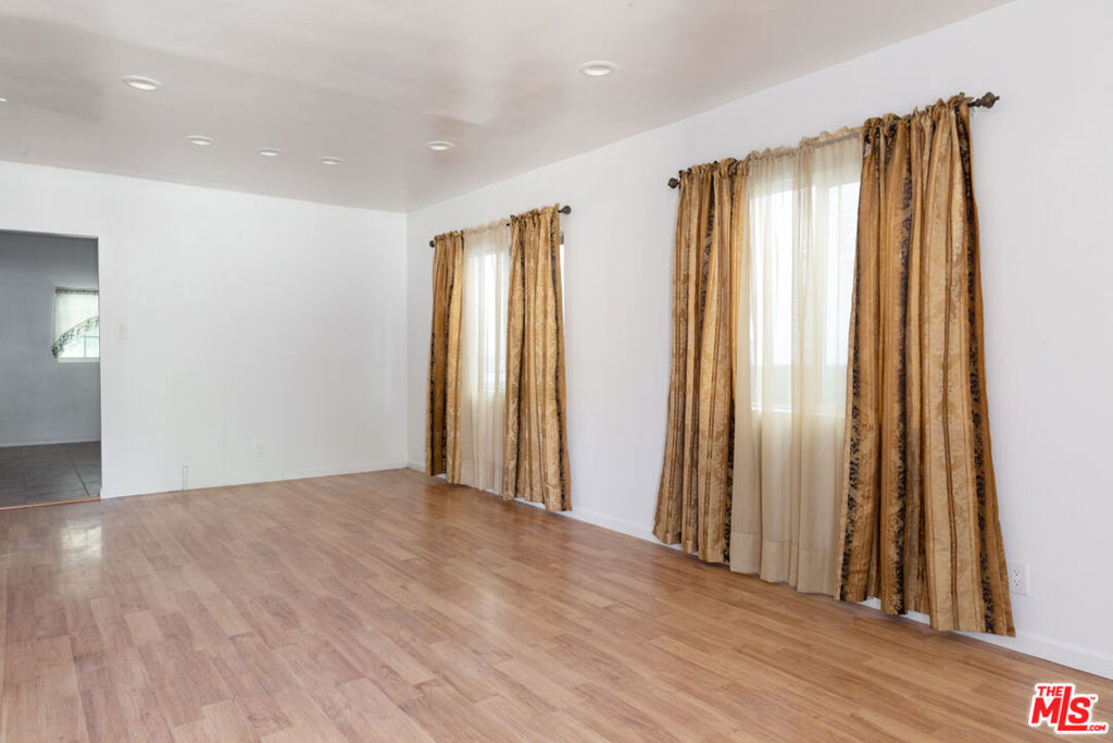 10057 Tujunga Canyon Boulevard