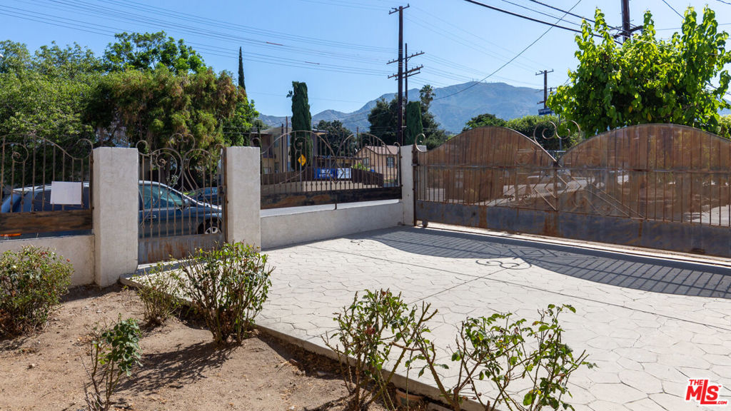 10057 Tujunga Canyon Boulevard