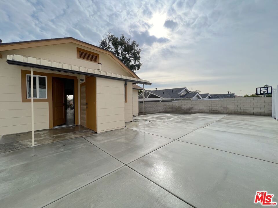 901 E San Jose Avenue