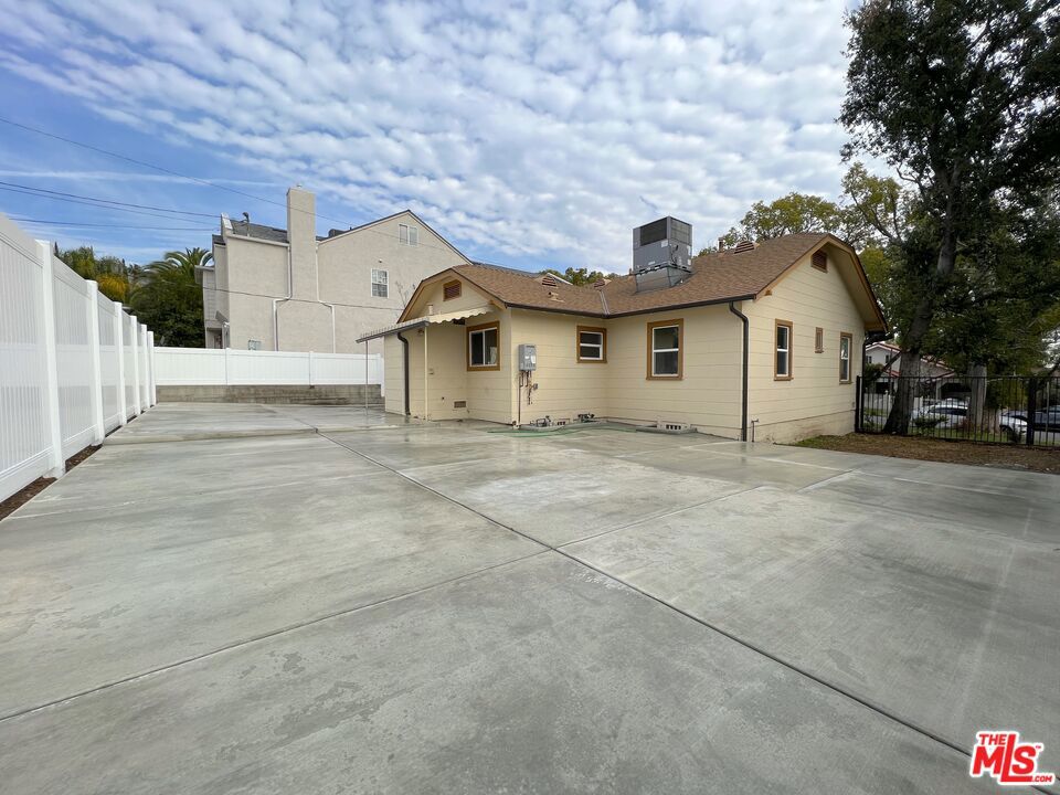 901 E San Jose Avenue