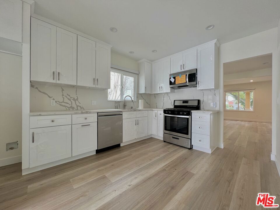 901 E San Jose Avenue