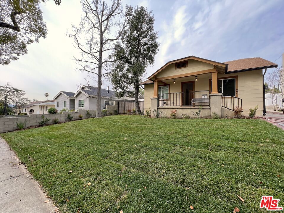 901 E San Jose Avenue