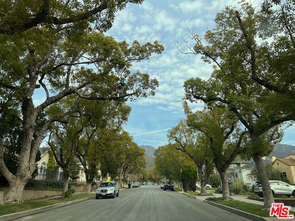 901 E San Jose Avenue