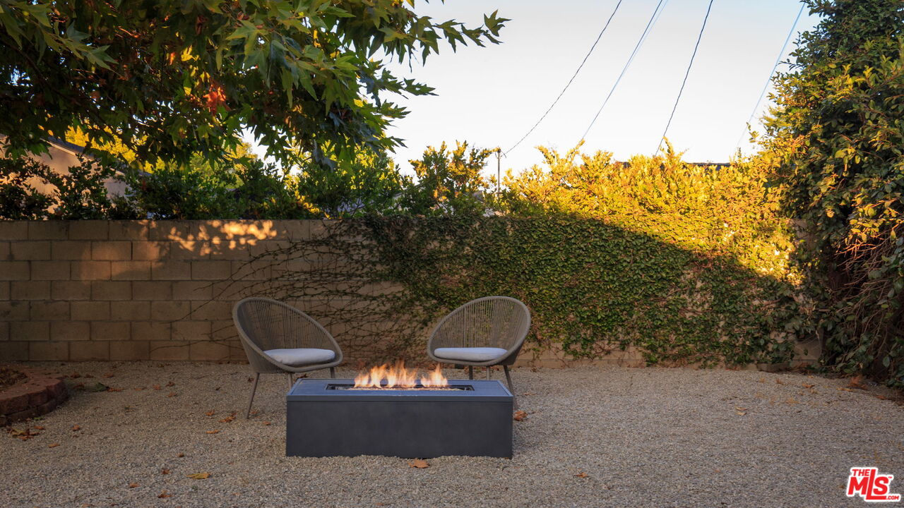 596 N Sierra Madre Blvd