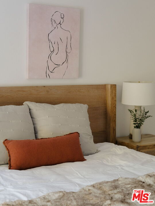 596 N Sierra Madre Blvd