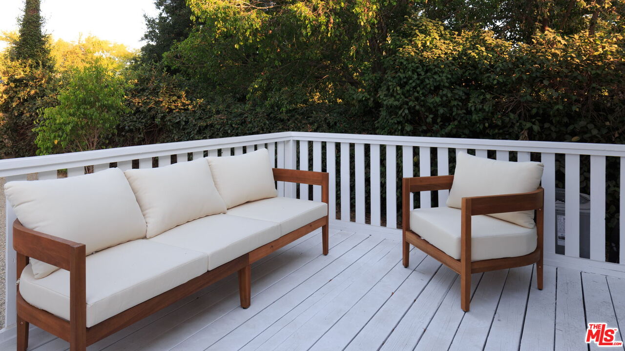 596 N Sierra Madre Blvd