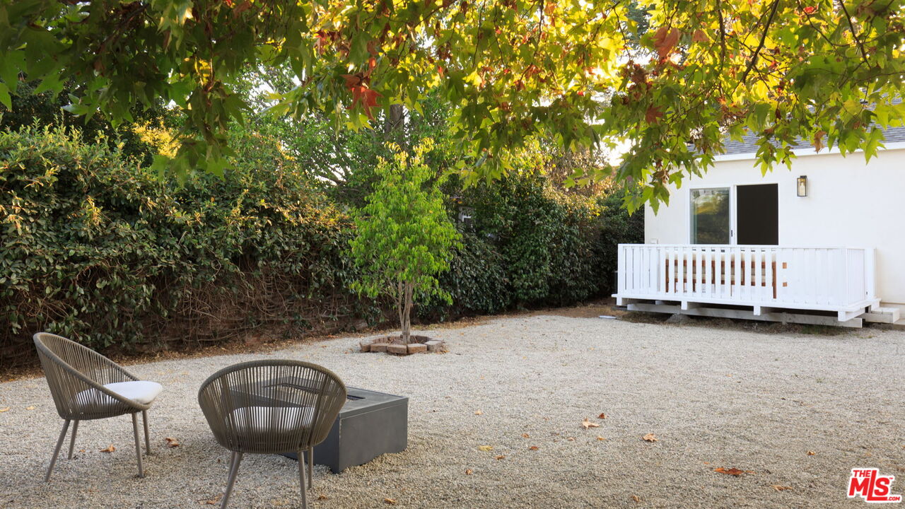 596 N Sierra Madre Blvd