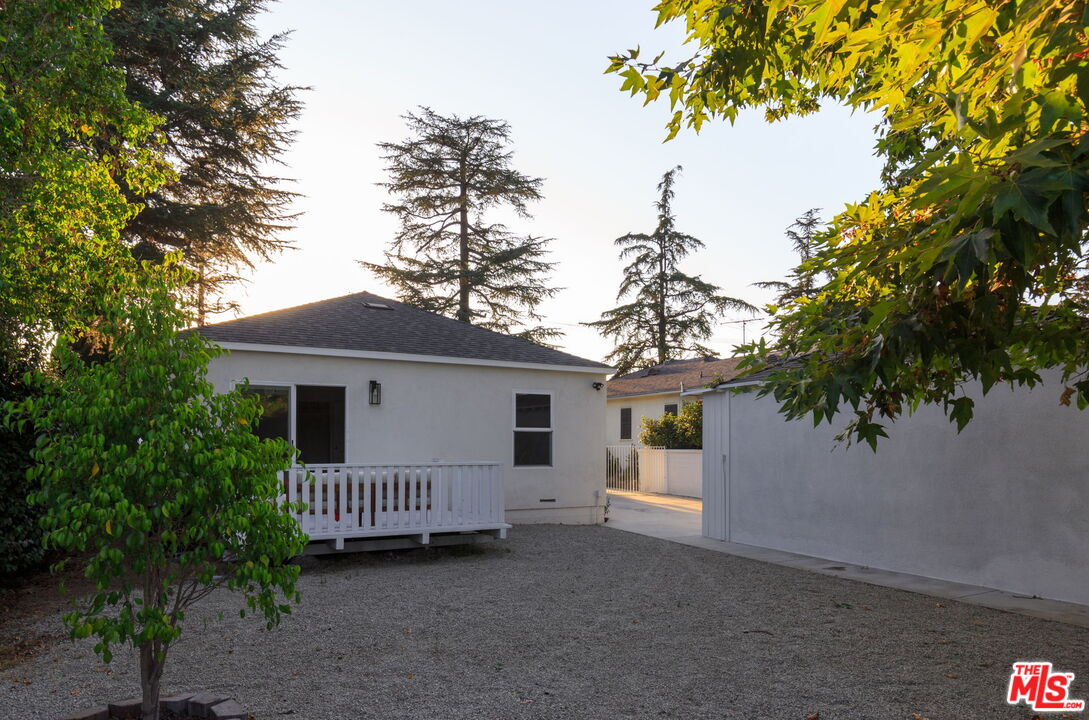 596 N Sierra Madre Blvd