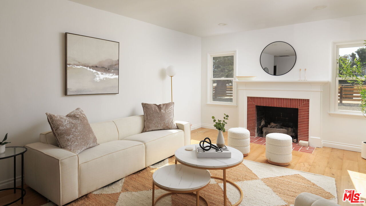 596 N Sierra Madre Blvd