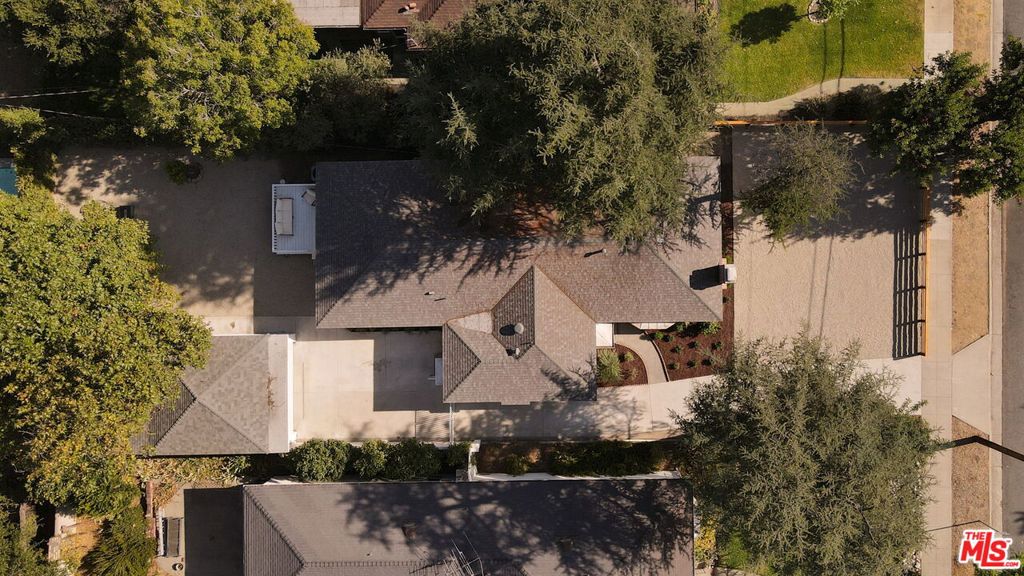 596 N Sierra Madre Boulevard