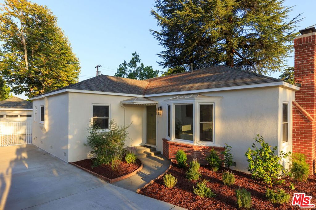 596 N Sierra Madre Boulevard