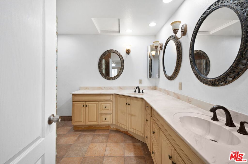 77935 Delaware Place