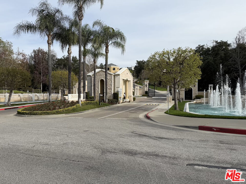 18500 Saint Moritz Dr