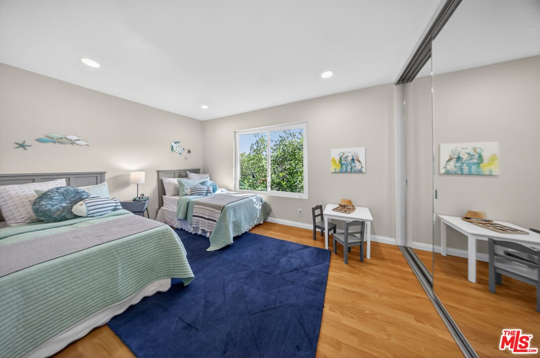 3907 La Crescenta Ave Unit: 203