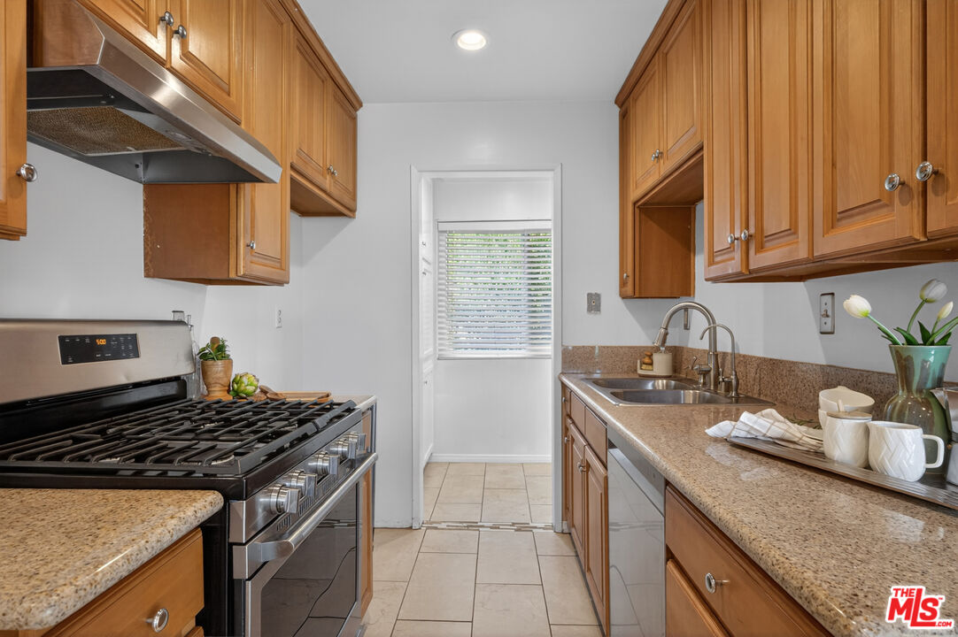 3907 La Crescenta Ave Unit: 203
