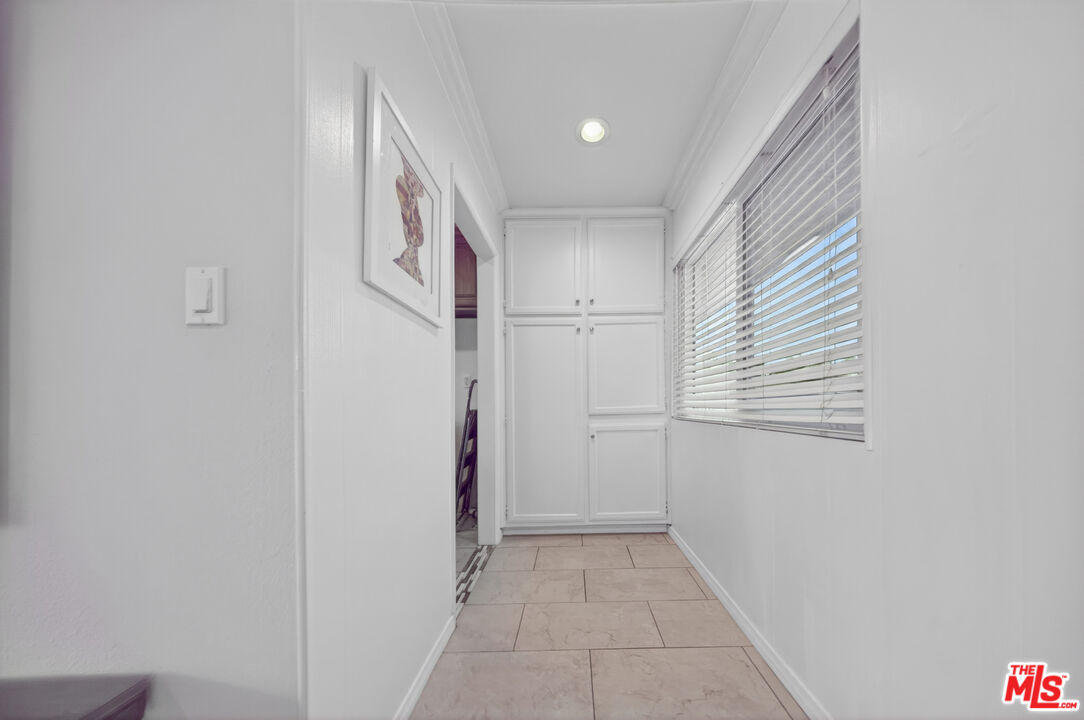 3907 La Crescenta Ave Unit: 203