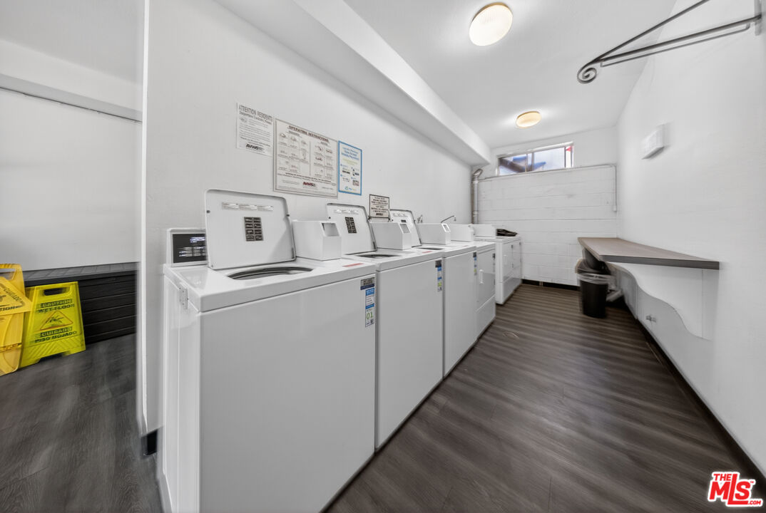 3907 La Crescenta Ave Unit: 203