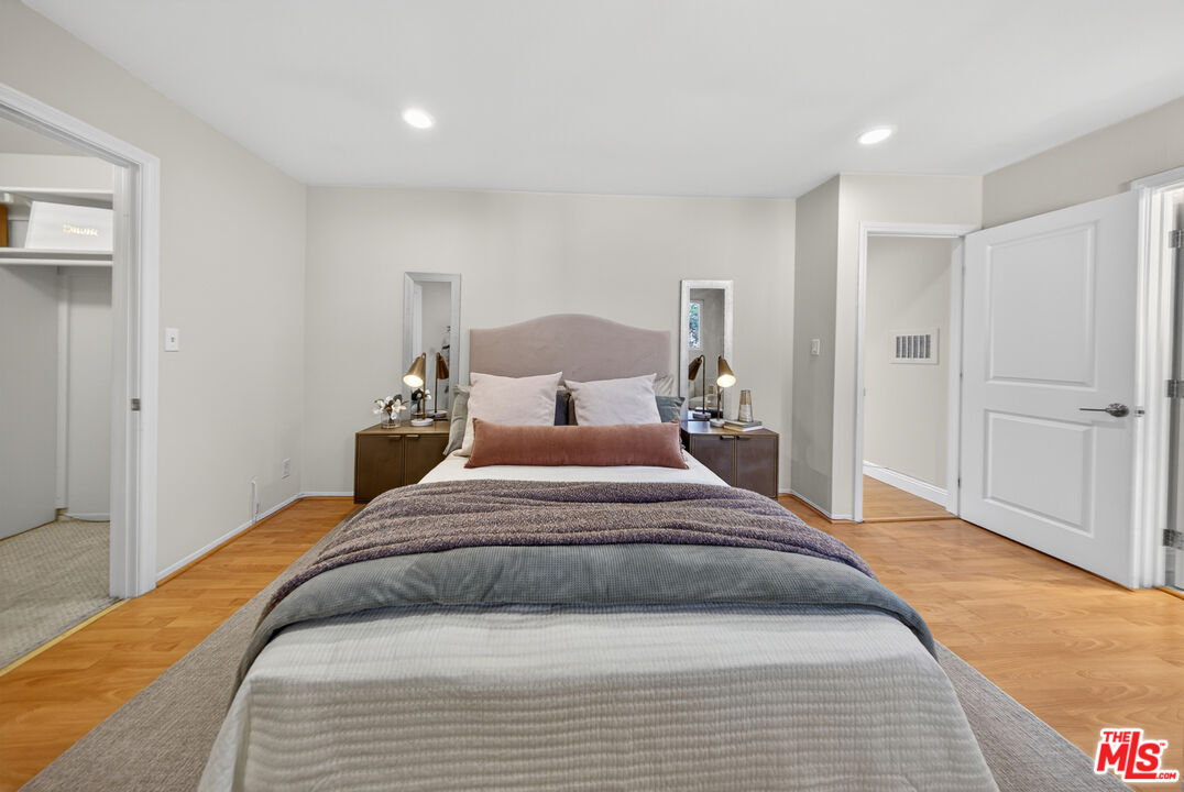 3907 La Crescenta Ave Unit: 203