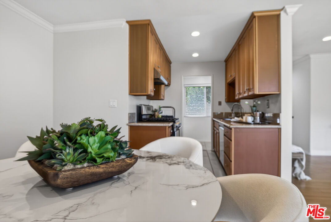3907 La Crescenta Ave Unit: 203