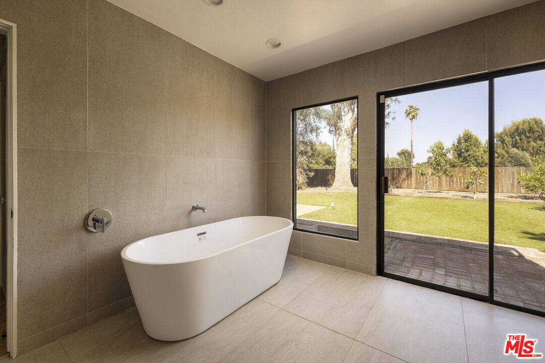 18623 Palomino Dr