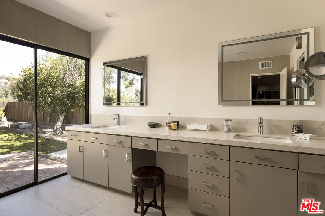 18623 Palomino Dr