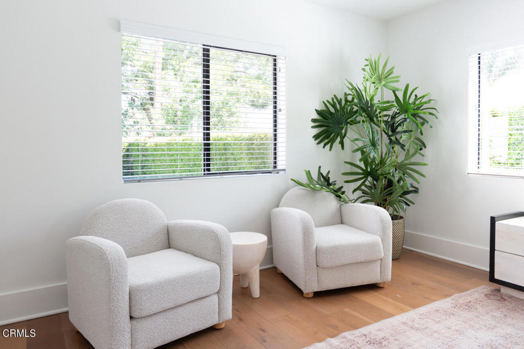 1936 N Roosevelt Avenue