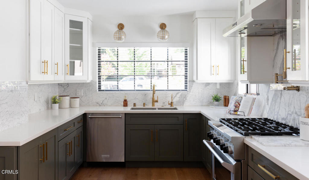 1936 N Roosevelt Avenue