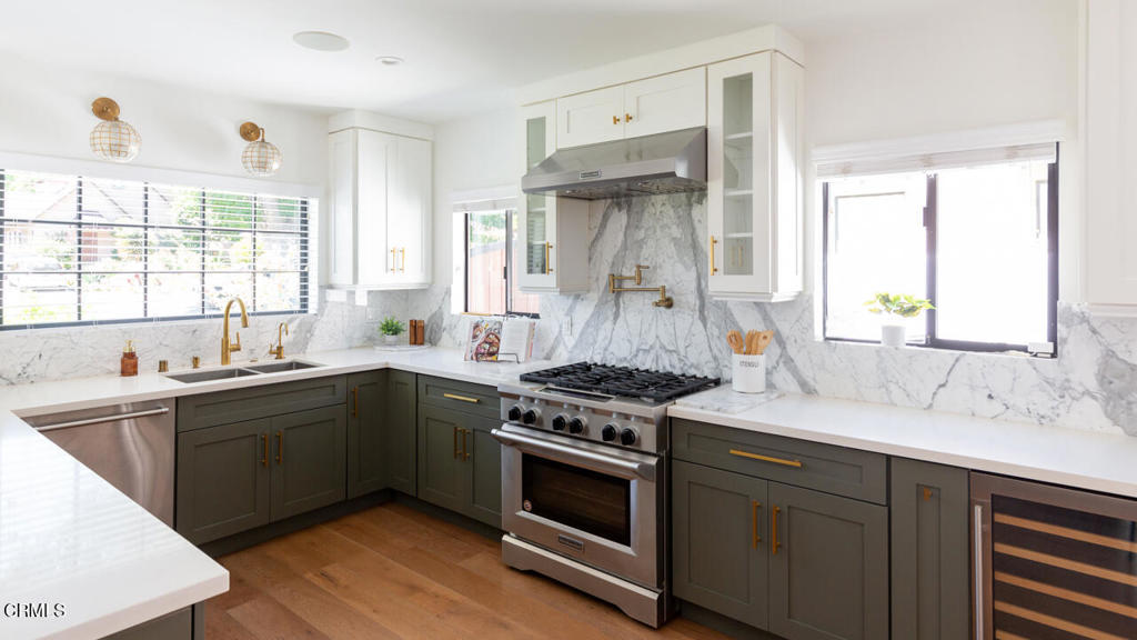 1936 N Roosevelt Avenue