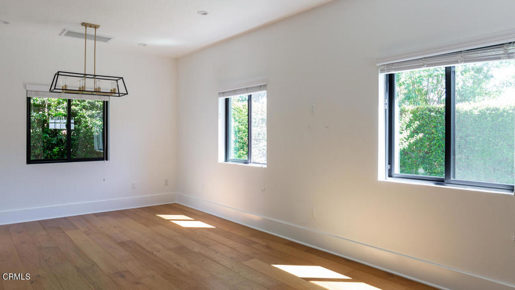 1936 N Roosevelt Avenue