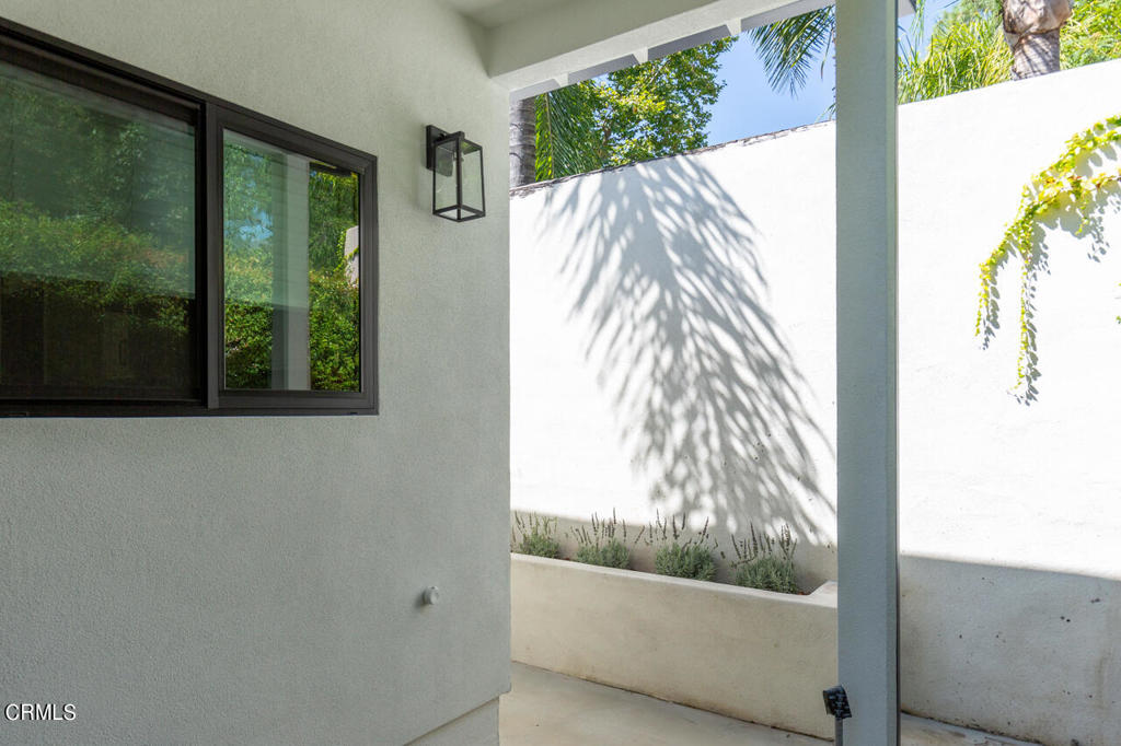 1936 N Roosevelt Avenue