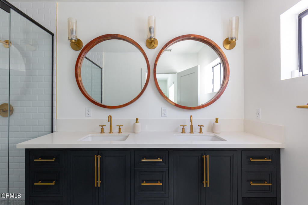 1936 N Roosevelt Avenue