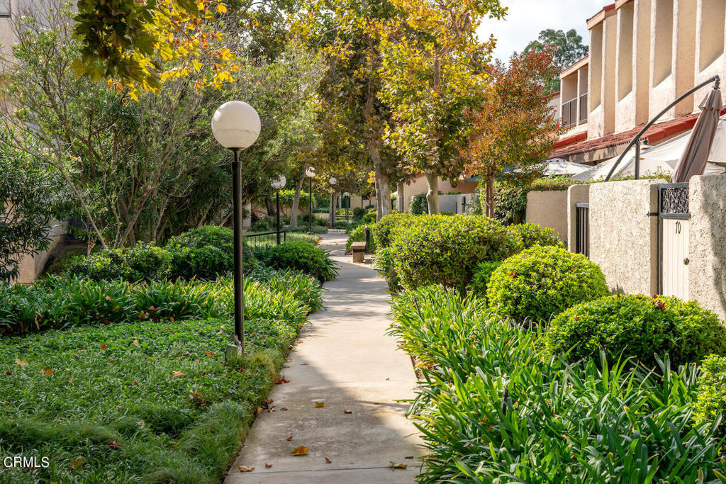 6027 Lindley Avenue Unit: 22