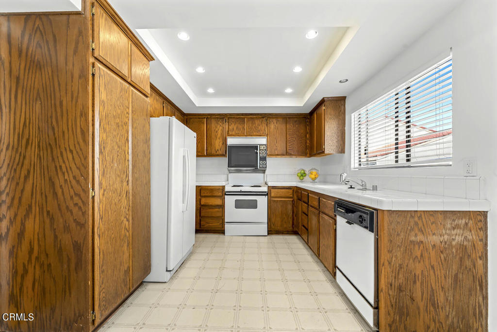 6027 Lindley Avenue Unit: 22