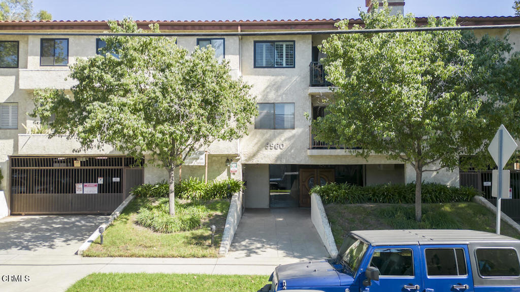 9960 Owensmouth Avenue Unit: 10