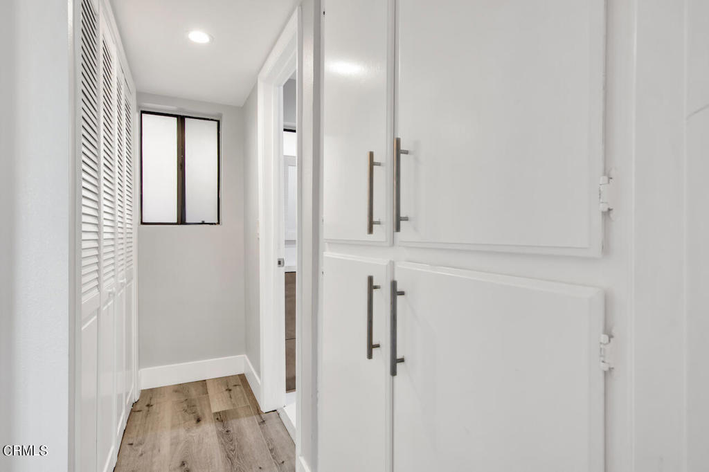 9960 Owensmouth Avenue Unit: 10