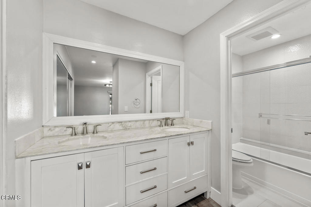 9960 Owensmouth Avenue Unit: 10