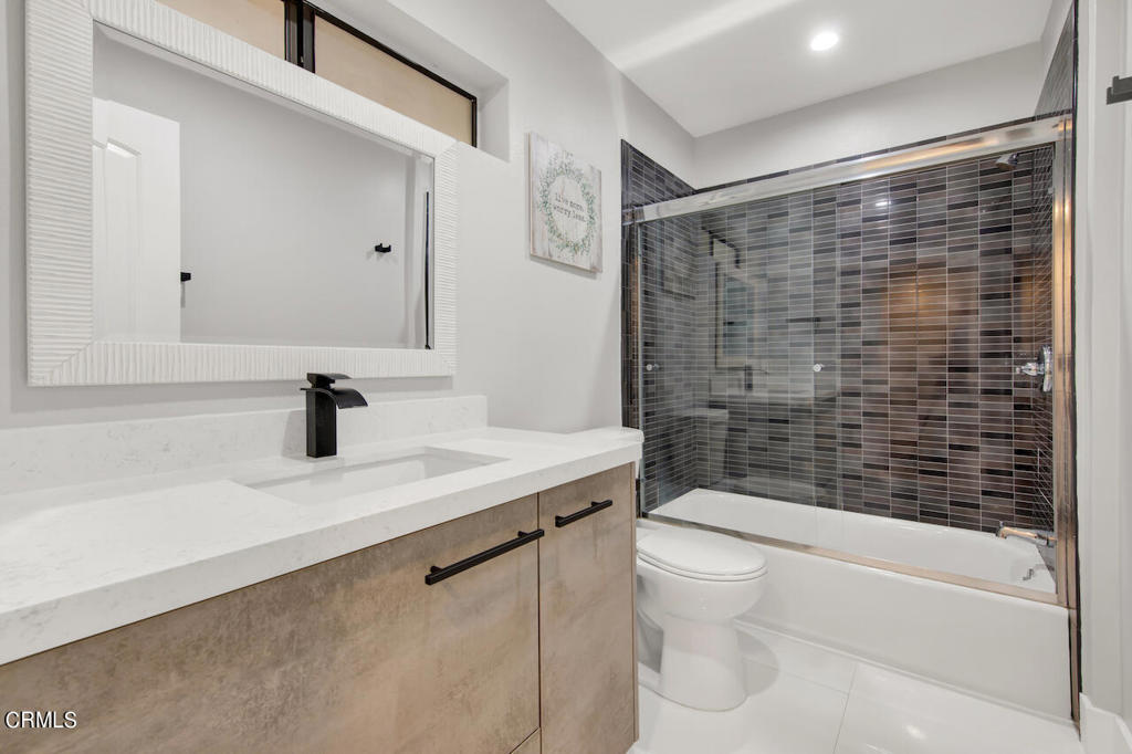 9960 Owensmouth Avenue Unit: 10