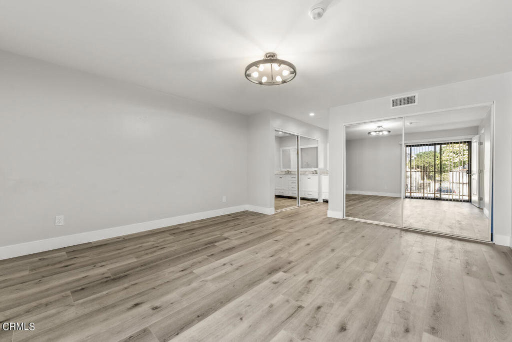 9960 Owensmouth Avenue Unit: 10