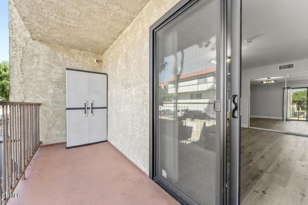 9960 Owensmouth Avenue Unit: 10