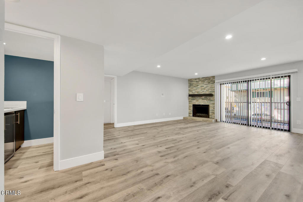 9960 Owensmouth Avenue Unit: 10