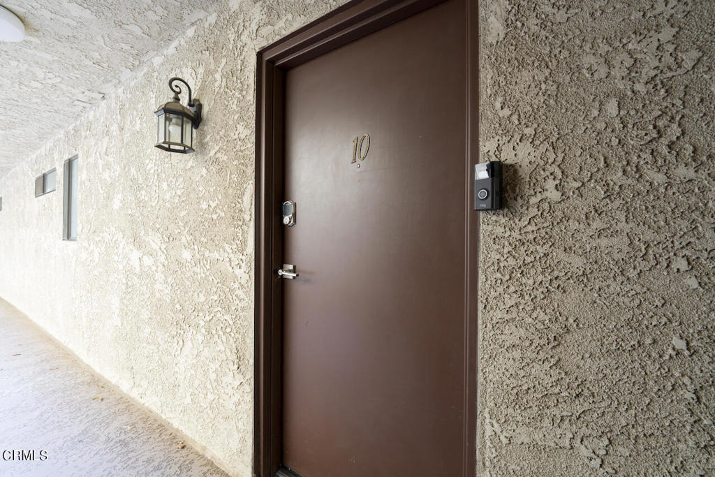 9960 Owensmouth Avenue Unit: 10