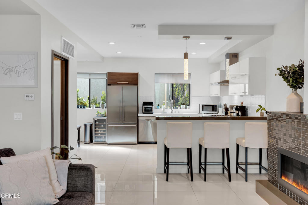 4485 Hazeltine Avenue 3