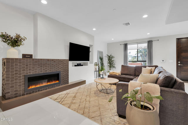 4485 Hazeltine AVE Unit: 3
