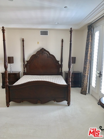 132 S CRESCENT DR Unit: 403