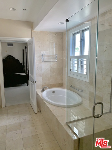 132 S CRESCENT DR Unit: 403