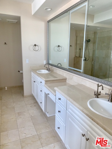 132 S CRESCENT DR Unit: 403