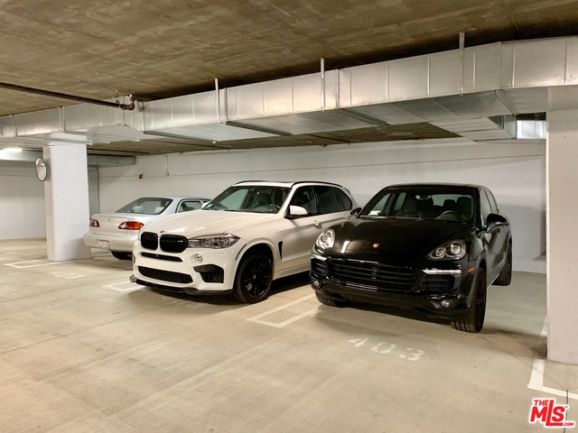 132 S CRESCENT DR Unit: 403